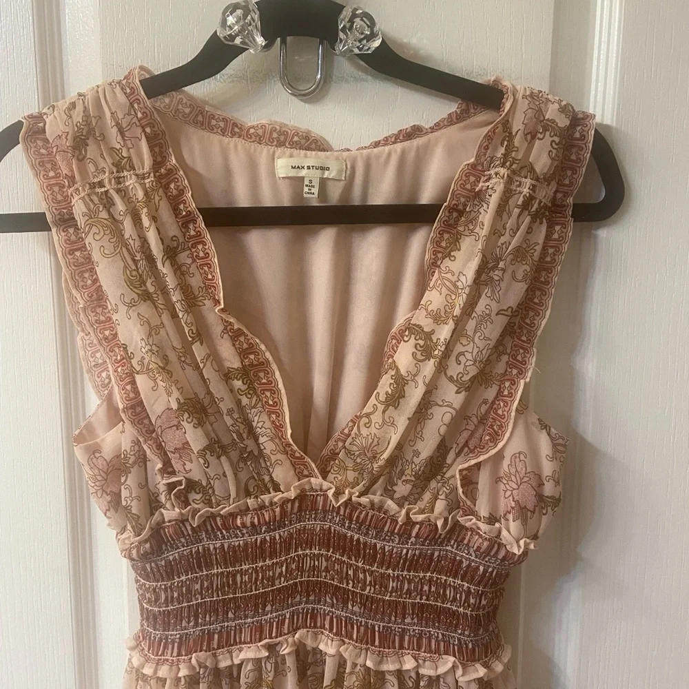 Great condition, like new maxi dress, so comfortable and easy to wear (: - Picture 6 of 7